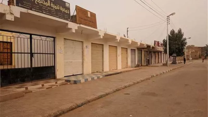 إلتزام أهالى الوادى الجديد بالغلق وحظر التجوال دون مخالفات حتى الآن.صور