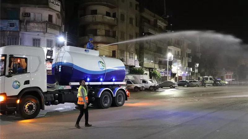 مياه الشرقية تكثف عمليات التعقيم للشوارع لليوم الثالث علي التوالي