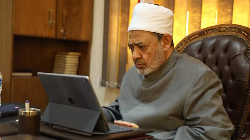 الإمام الأكبر يجتمع بقيادات الأزهر عبر الفيديو كونفرانس