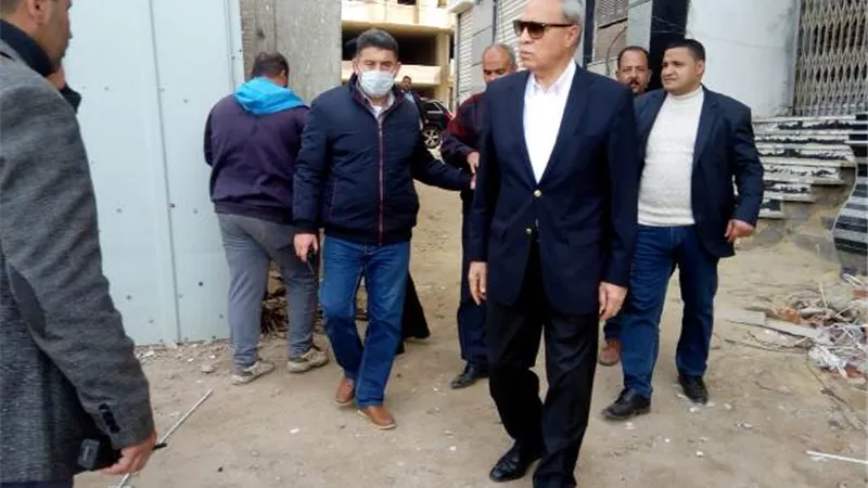 محافظ القليوبية يوقف مباني مخالفة أثناء جولة مفاجئة في بنها