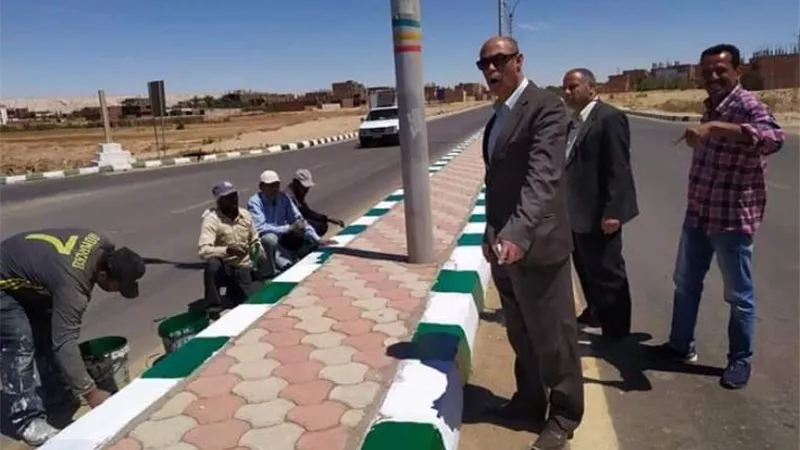 مركز الداخلة يقود حملة لرفع كفاءة وتجميل مداخل ٤ قري ومدينة بالوادى الجديد