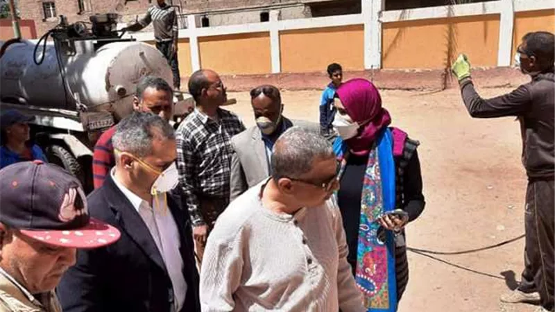 استمرار حملات التطهير بمشاركة نائب المحافظ ورئيس مركز أسيوط..صور