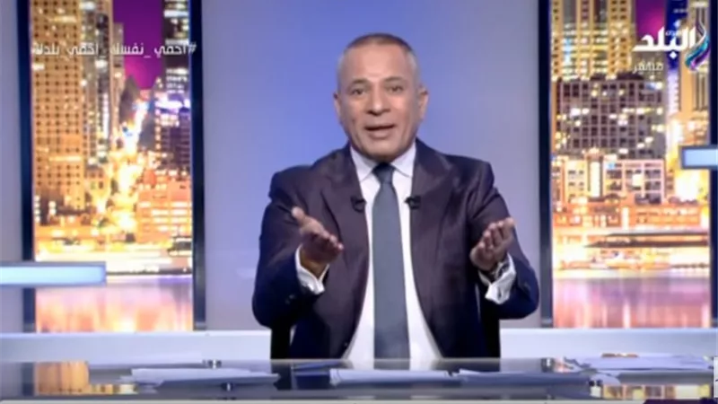 أحمد موسى محذرا من الزحام أمام شركات الاتصالات وفي المترو: «خطر وخطأ وعيب» .. فيديو