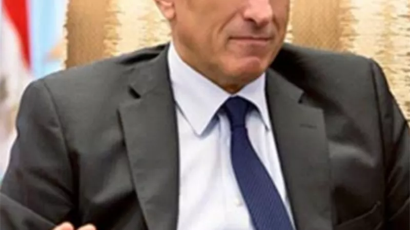 طارق عامر: طباعة العملات النقدية «مكلفة» .. وعلينا البدء فى تحويل التعامل لـ«إلكترونى».. فيديو