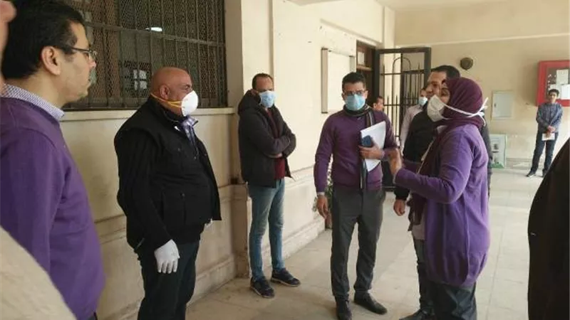حجازى يتابع تسليم شرائح التابلت لطلاب الصف الأول الثانوى اليوم