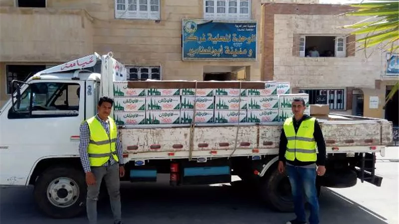 البحيرة.. توزيع 200 كرتونة مواد غذائية على العمالة غير المنتظمة