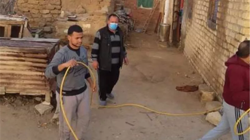 بالجهود الذاتية حملة أهلية لتطهير مدينة فايد في الإسماعيلية .صور