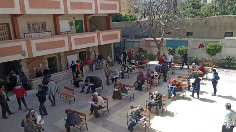تعليم الإسكندرية :21 مدرسه لتسليم شرائح ( التابلت ) للصف الاول الثانوى
