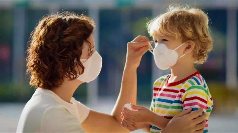 كيف تتحدث مع طفلك عن فيروس كورونا؟