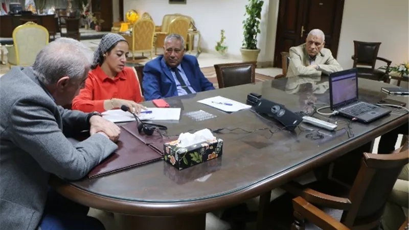 فوده يناقش مع خبراء المنظومة الجغرافية سبل فعيلها بالمحافظة