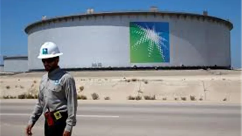أرامكو تخفض أسعار الغاز بنحو النصف
