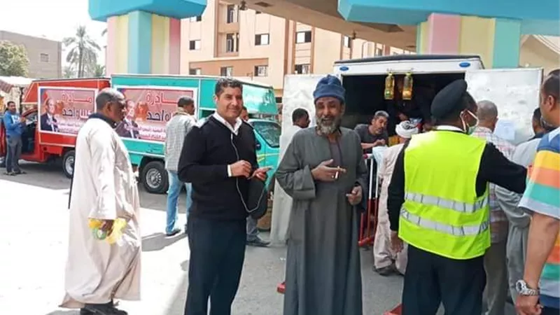 أمن قنا يوفر سلع غذائية للمواطنين بتخفيضات تصل لـ ٣٠٪؜