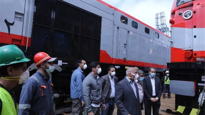 وزير النقل يشهد وصول 20 جرار سكة حديد جديدة إلى ميناء الإسكندرية