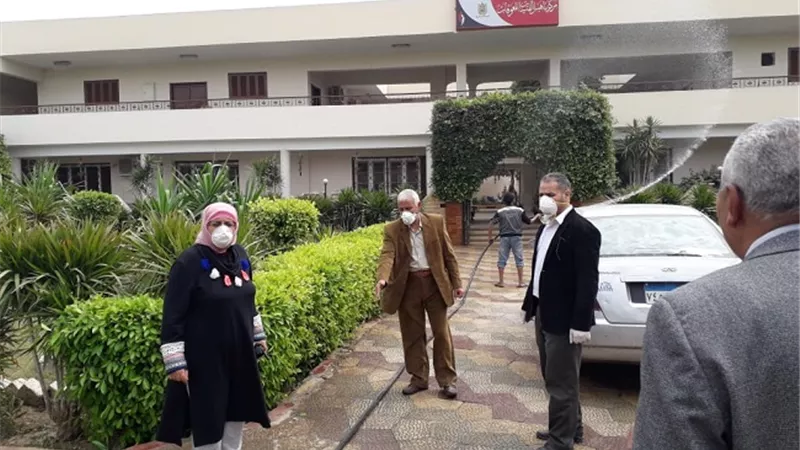 مواصلة حملات تطهير وتعقيم المنشأت والأماكن العامة بالمراكز والمديريات الخدمية بأسيوط للوقاية من فيروس كورونا