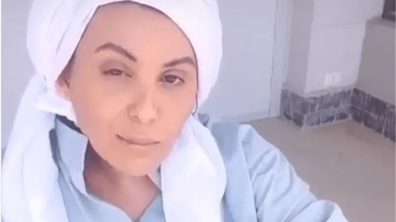 دانا حمدان تقلد نجاح الموجي في 