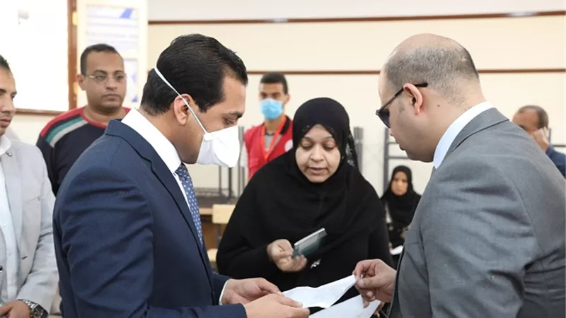 شرائح التابلت المدرسى على طلاب الثانوى بقنا