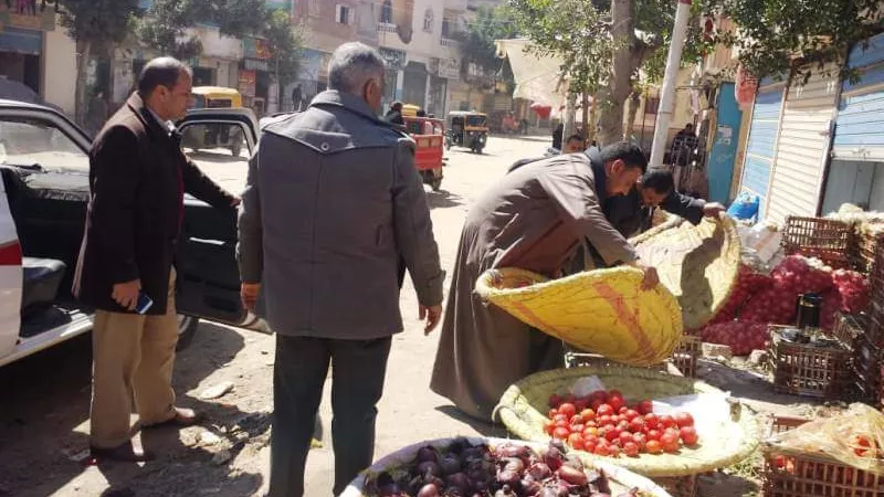 الشرقية تمنع الأسواق الإسبوعية وتفض السويقات العشوائية وتطارد الباعة الجائلين