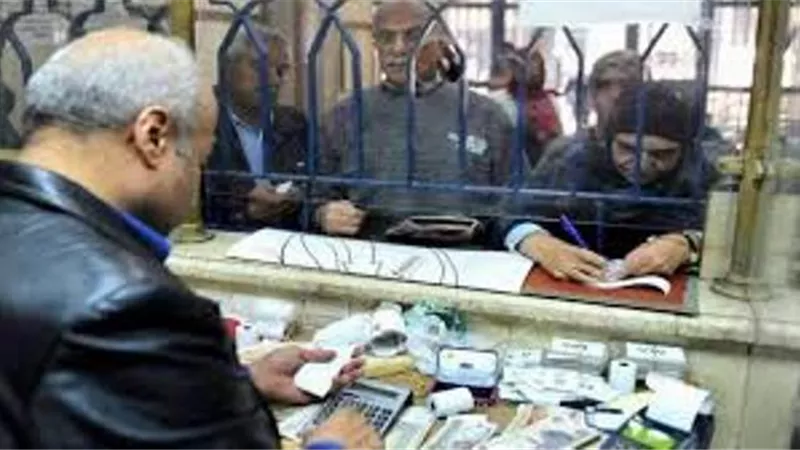 لمنع الزحام.. استغلال المدارس الملاصقة لمكاتب البريد خلال صرف معاش أبريل