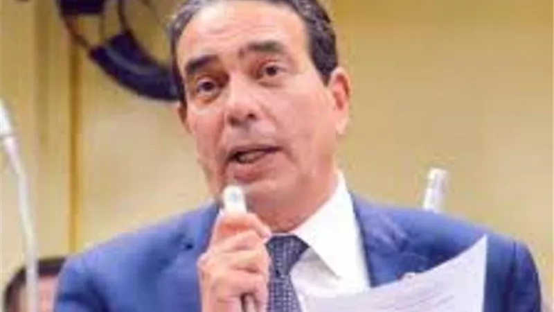 أيمن أبو العلا يتقدم بطلب إحاطة لضم مهندسي وزارة الصحة لكادر المهن الطبية