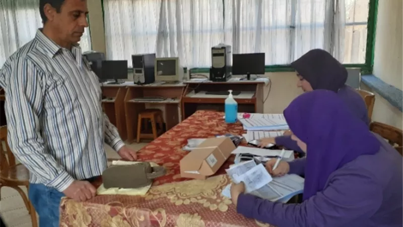 اقبال طلاب الأول الثانوي على استلام شرائح التابلت ب 14 مدرسة بكفر الشيخ.. صور