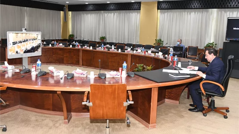 الملا: التوسع فى استخدام الغاز كوقود للسيارات يعظم الاستفادة من ثرواتنا البترولية
