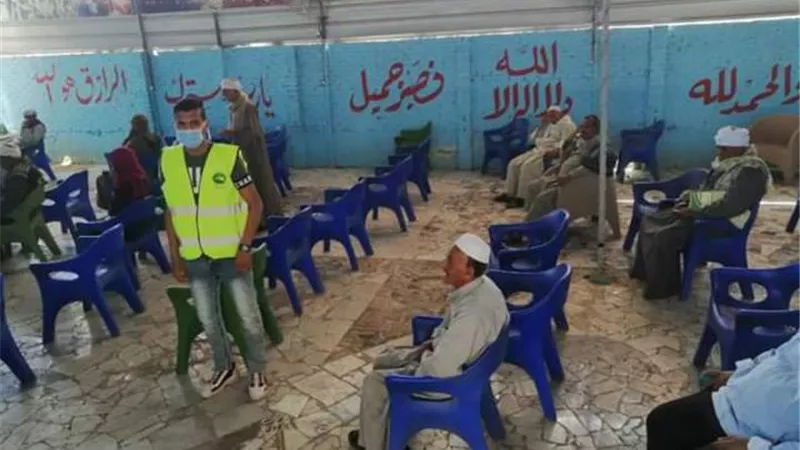 مستقبل وطن ببنى سويف ينظم إجراءات صرف المعاشات.صور