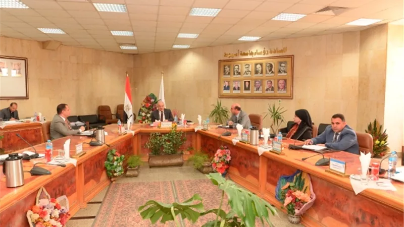 مجلس جامعة أسيوط يوافق على تعيين 8 أستاذة مساعدين