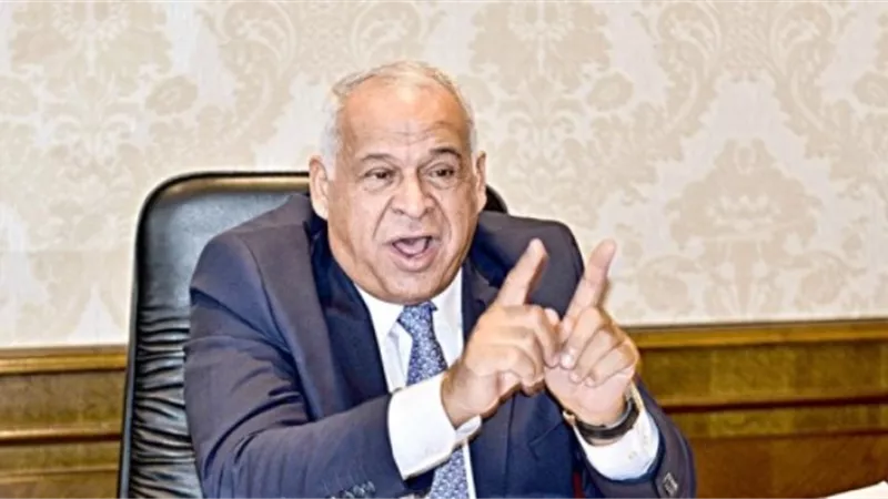فرج عامر يدعو المصريين الى تطبيق الحظر الكامل والبقاء بالمنزل لمواجهة فيروس كورونا