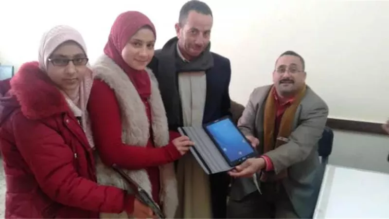 توزيع 70% من شرائح التابلت ل 50 مدرسة بالشرقية