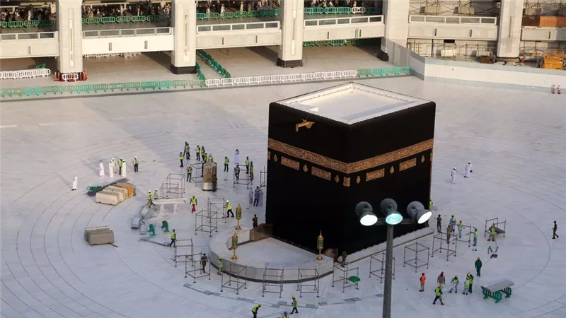 السعودية تفرض حظر التجوال الشامل في مكة المكرمة والمدينة لمواجهة فيروس كورونا