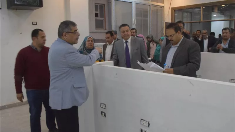 رئيس جامعة بنها يتفقد المعامل المركزية ومركز الإمتحانات الإلكترونية
