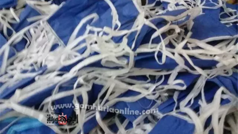 مستغلا أزمة كورونا مباحث تموين الإسماعيلية تداهم مصنع كمامات مغشوشة .صور