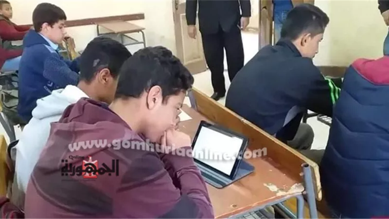 تعرف على أماكن توزيع شرائح التابلت لطلاب أولى ثانوي بالفيوم
