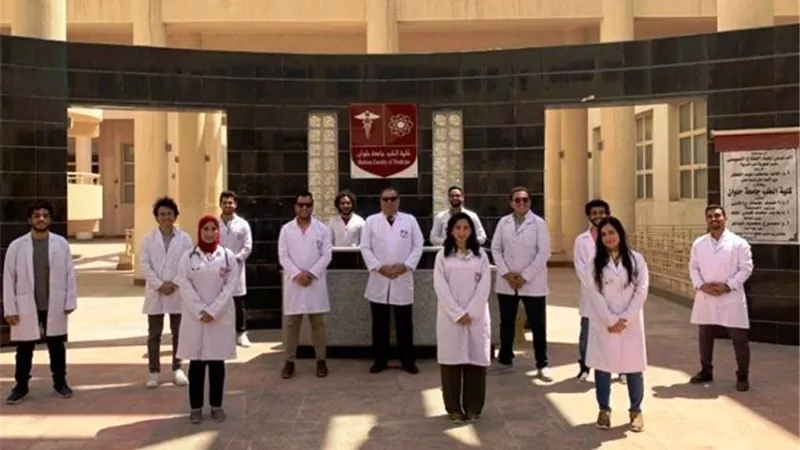 رئيس جامعة حلوان يدعو لدعم المستشفيات الجامعية فى مواجهة كورونا.. بالصور