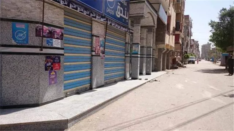 تجار الشرقية ملتزمون بتنفيذ قرار الغلق الكامل طوال اليوم الجمعة .صور