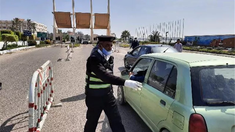 دمياط تكثف الحملات الامنية على بوابات رأس البر لمنع الدخول .صور