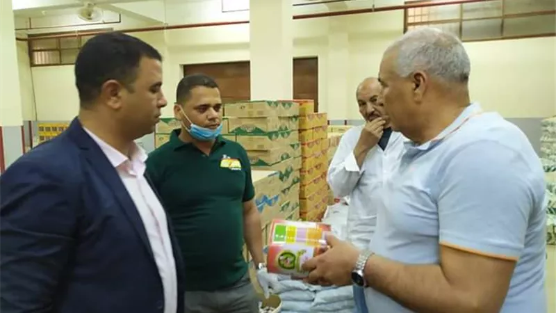 محافظ الوادى الجديد يوجه ببيع منتجات شرق العوينات بأسعار مخفضة للمواطنين