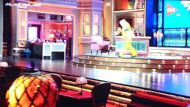 ابلة فاهيتا تعقم الاستوديو قبل ظهور حسن شاكوش