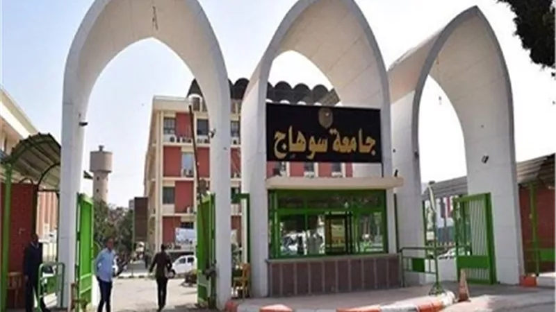 جامعة سوهاج توضح حقائق حول مطالب عزل المستشفي 14يوما