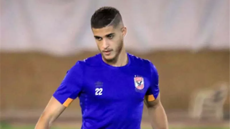 احمد الشيخ يكشف حقيقة حلق شعره فى الملعب