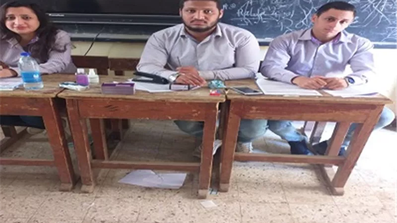 محافظ أسيوط يعلن استمرار تسليم شرائح التابلت لطلاب الثانوى بـ 13 مدرسة