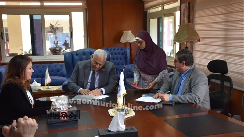 رئيس جامعة السادات يوقع عقود المشروع البحثى للخرسانة ذاتية الالتأم
