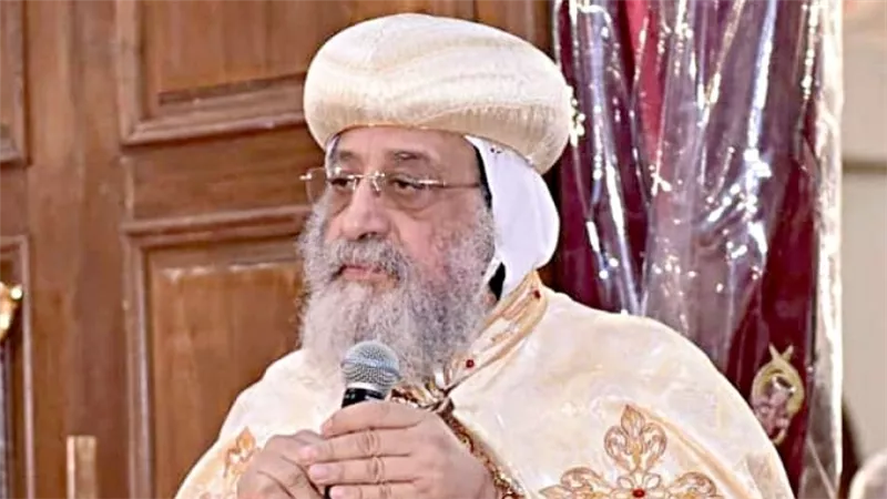 بعد وقفها بالكنائس.. البابا يصلي 