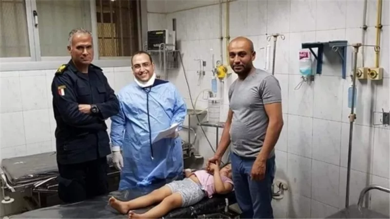 في لفتة إنسانية.. لواء شرطة ينقذ طفلة من لدغة عقرب