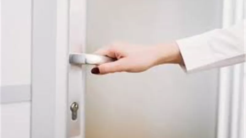 5 نصائح عليك اتباعها لو مضطر للخروج من المنزل