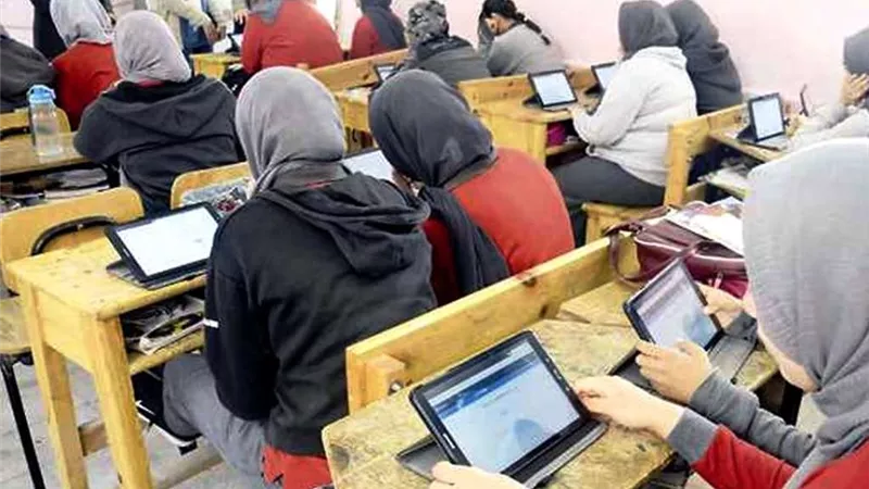 محافظ سوهاج يتابع انطلاق الامتحانات التجريبية لطلاب الصف الأول الثانوي