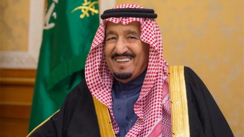 الملك سلمان يأمر بإعادة السعوديين الراغبين فى العودة من الخارج