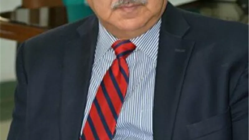 رئيس جامعة أسيوط يشكل فريق ترصد لمتابعة المخالطين لحالات الإصابة بفيروس كورونا داخل الجامعة