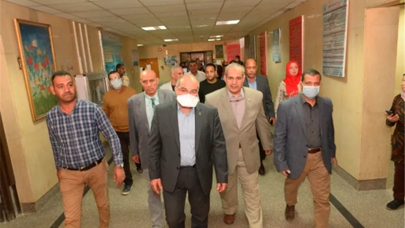 رئيس جامعة أسيوط يشدد على ضرورة إتباع كافة إجراءات الوقاية والآمان مع مرضى الأورام