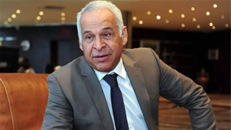 فرج عامر: الازدحام أمام ماكينات الصرف ينذر بكارثة حقيقية